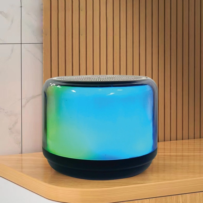 Маленька колонка, що світиться