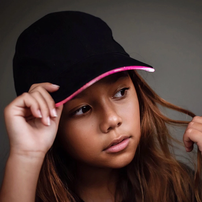 Кепка с подсветкой козырька