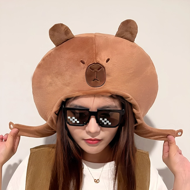 шапка в виде капибары