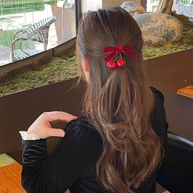 Заколки в виде вишни