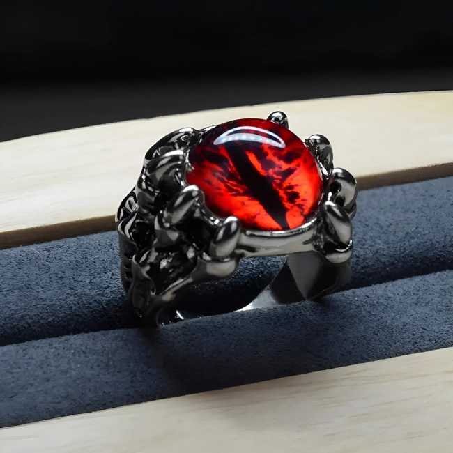 кільце у формі ока