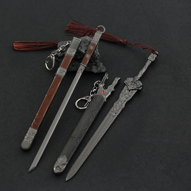 брелки в виде мечей