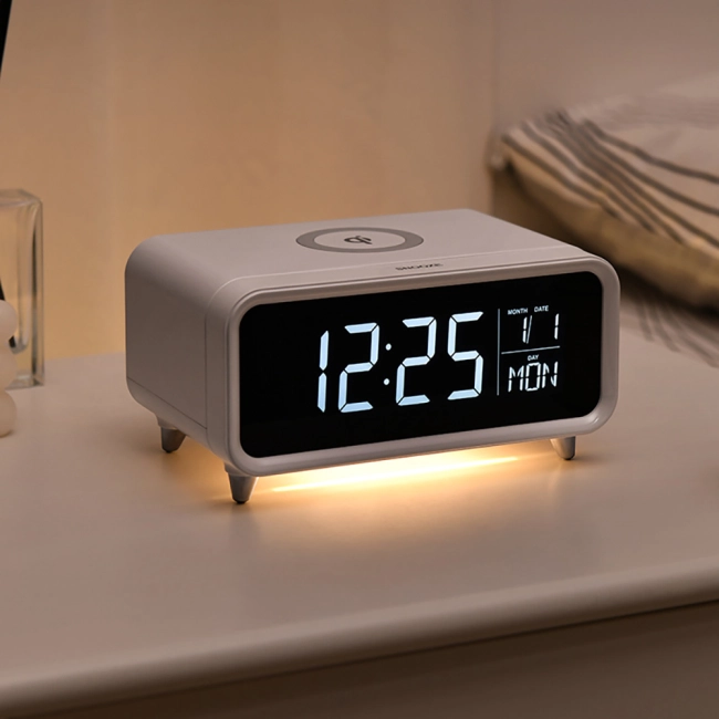 будильник з зарядкою для смартфона