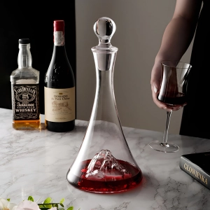 Графин с фигуркой внутри