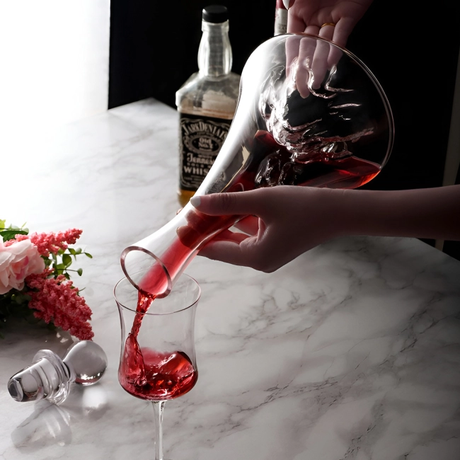 Графин для напитков с крышкой