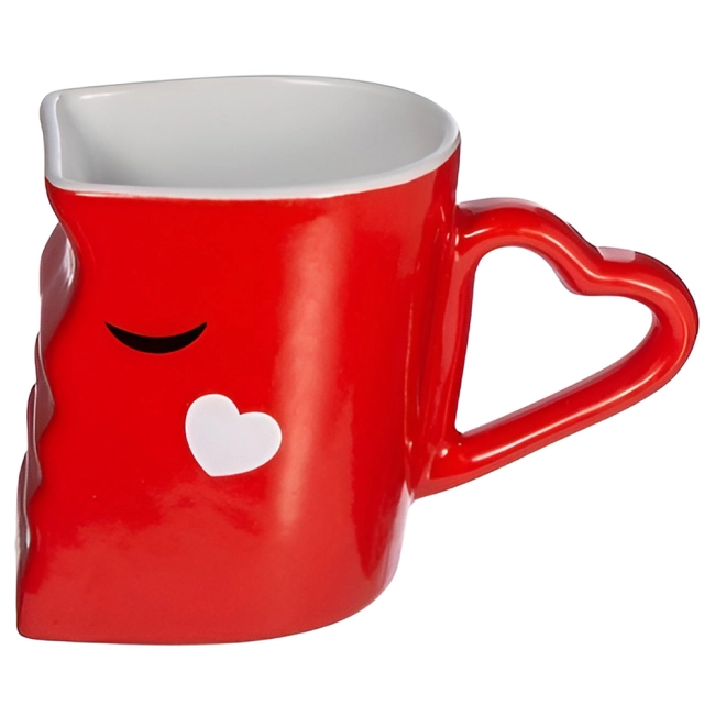 Целующиеся чашки