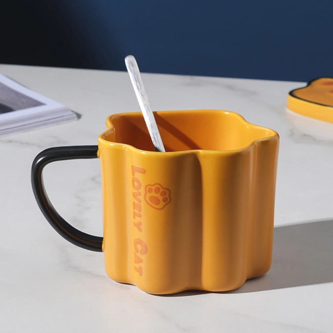 кружка з лапою