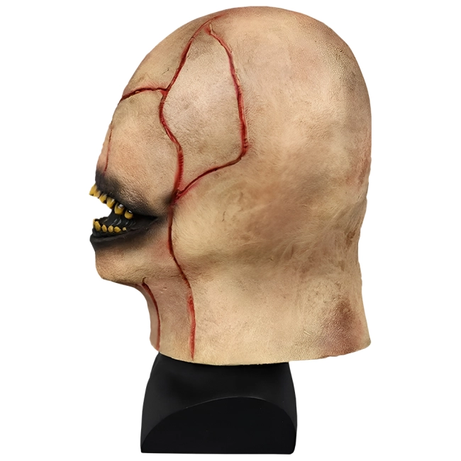 карнавальная маска с улыбкой