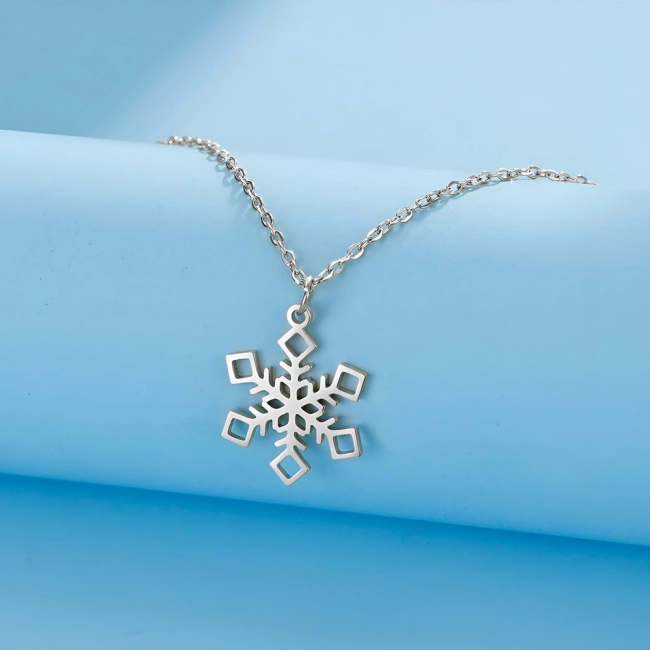 Підвіска у вигляді сніжинки