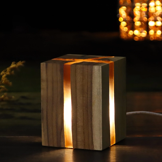 деревянный светильник