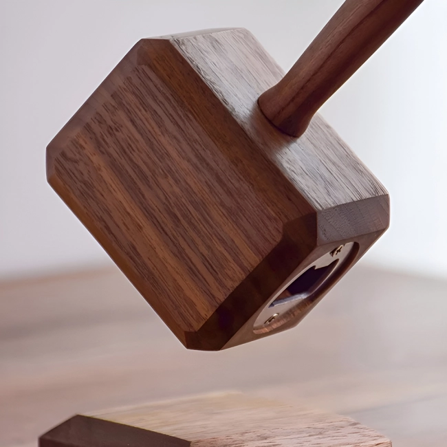 Открывалка в виде Молота