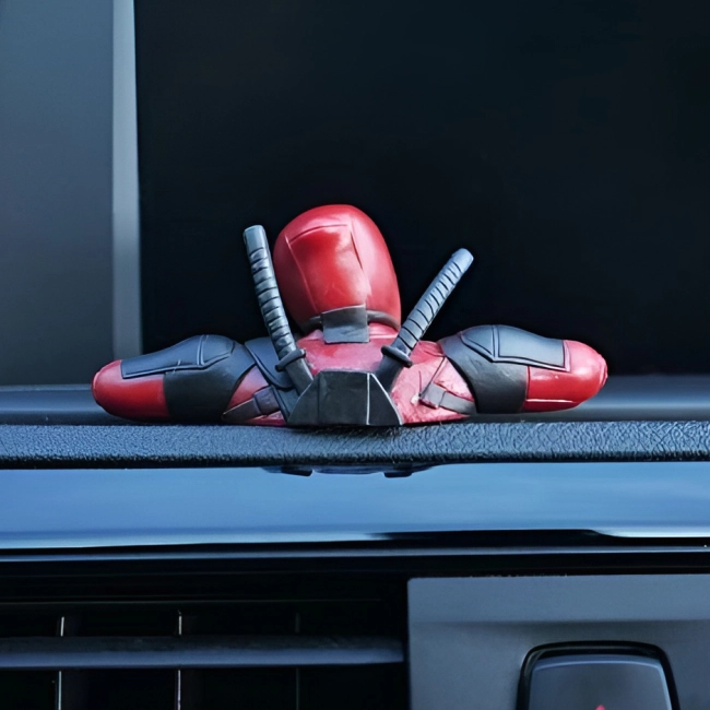 Фигурка дэдпул в авто