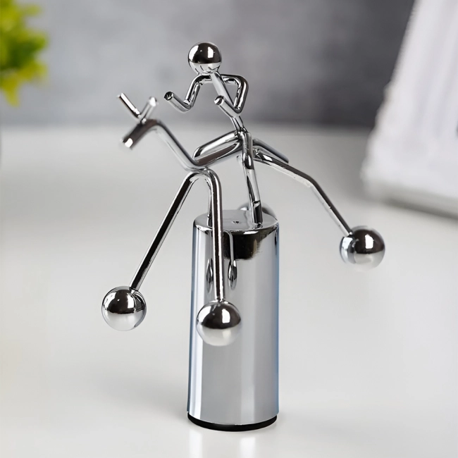 настольный маятник с конем