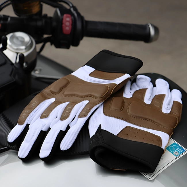 Сенсорные перчатки на мотоцикл