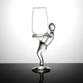 Келих для вина з тілом людини