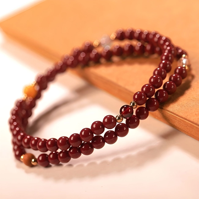 Браслет с бусинами на руку