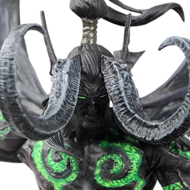 фигурка Иллидан с World of Warcraft