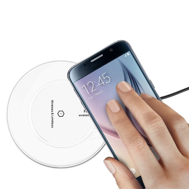 qi зарядка для iPhone