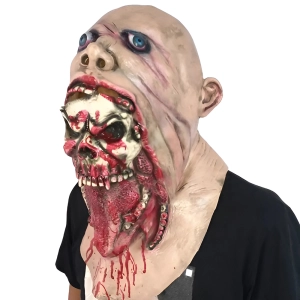 Страшная маска в крови