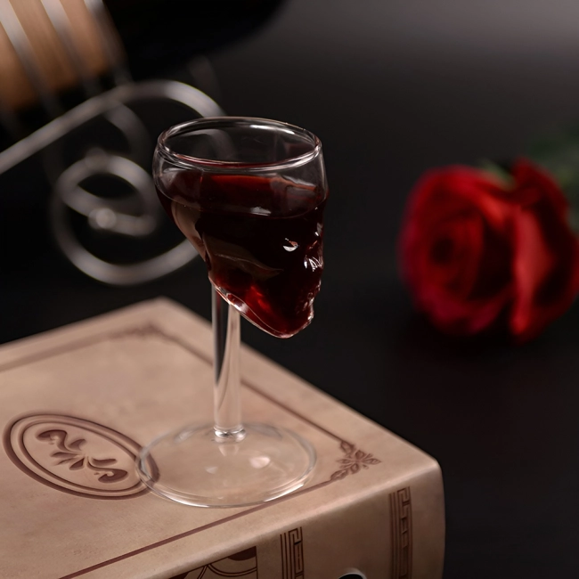 винный бокал череп