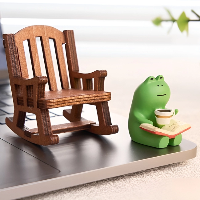 Фигурка лягушки в кресле