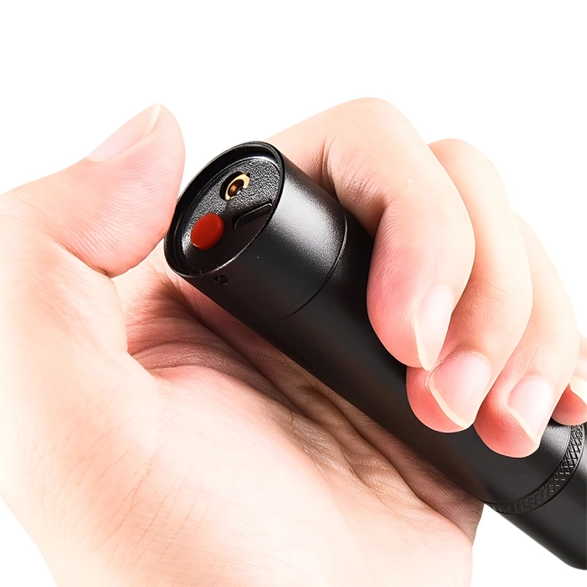 фонарик для проверки грибка у животных