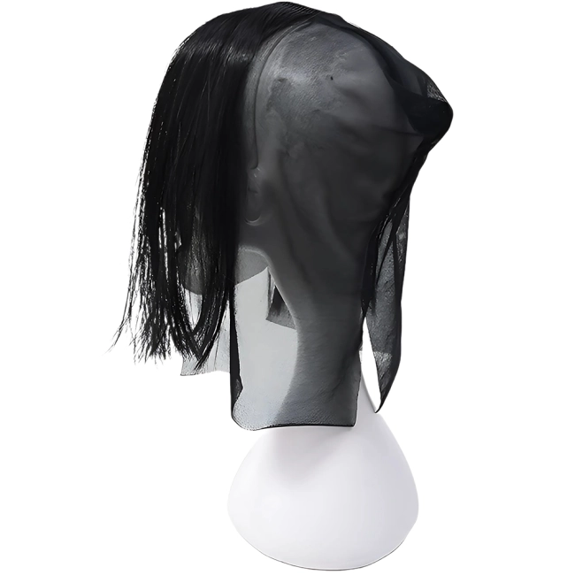 маска женщины с черными волосами