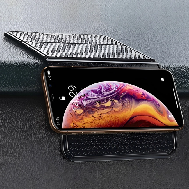 противоскользящий коврик на панель