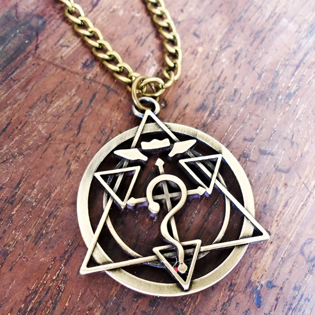 металлическое ожерелье с подвеской