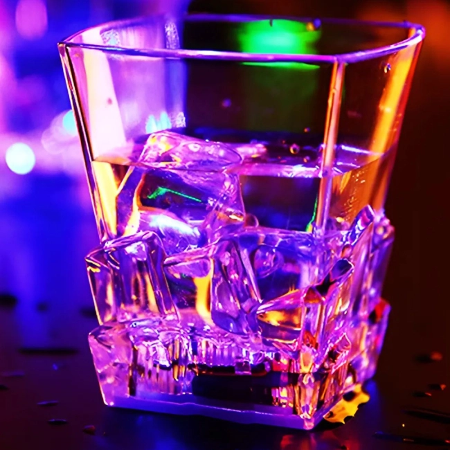сяючий стакан від води