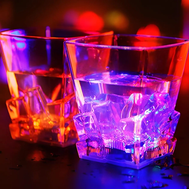 сяючий стакан для напоїв
