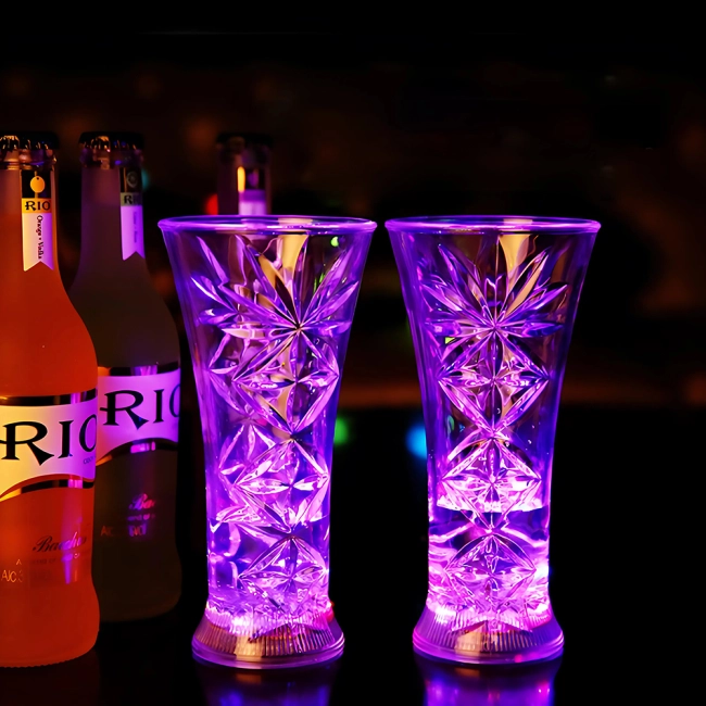 светящийся стакан от воды