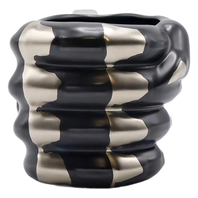 Кружка у формі руки