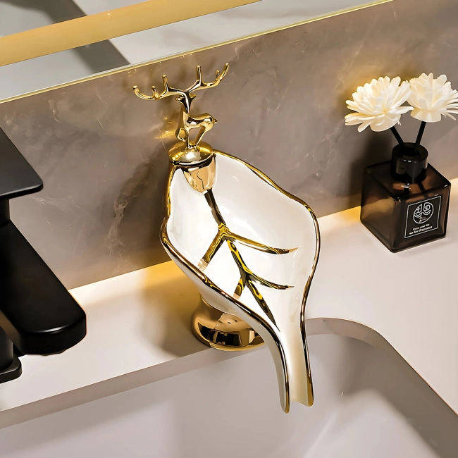 Мильниця зі зливом води