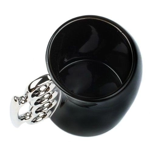 чашка с кастетом