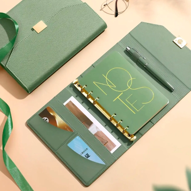 зошит із кріпленням для сторінок