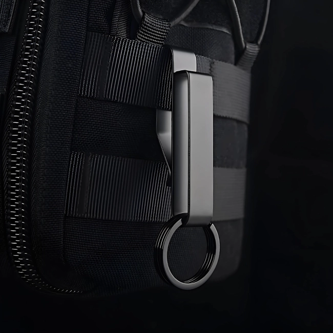 Брелок-затискач на ключі