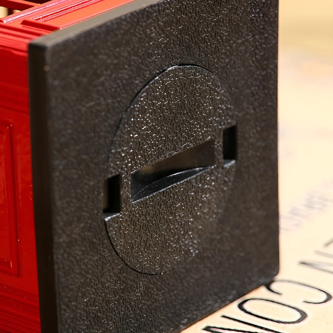 копилка в виде телефонной будки