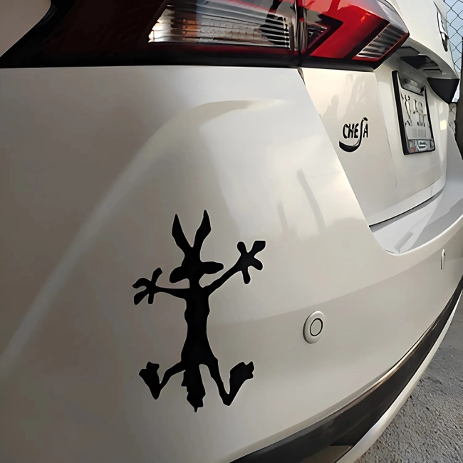 Автомобильная наклейка из мультфильма