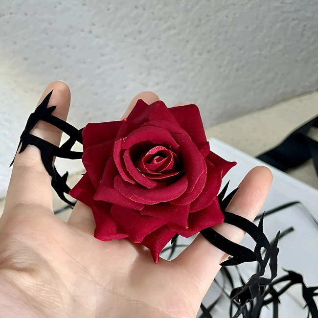 Прикраса на шию троянда