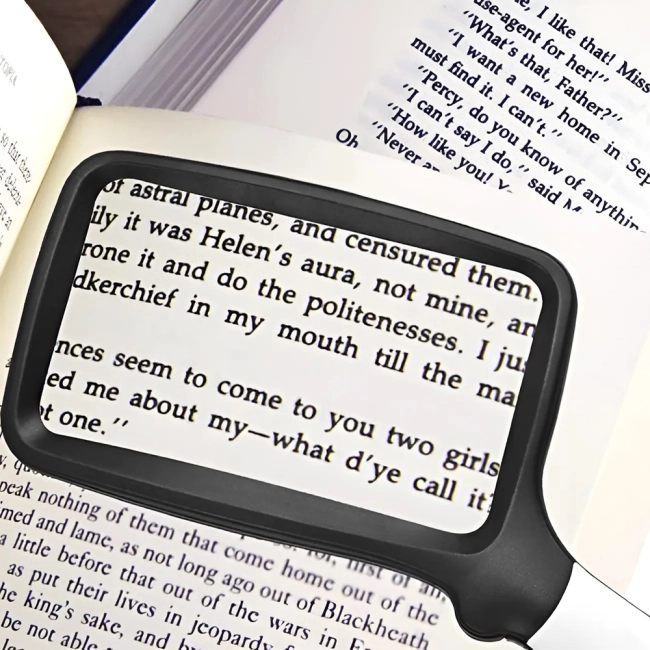 лупа с подсветкой для чтения