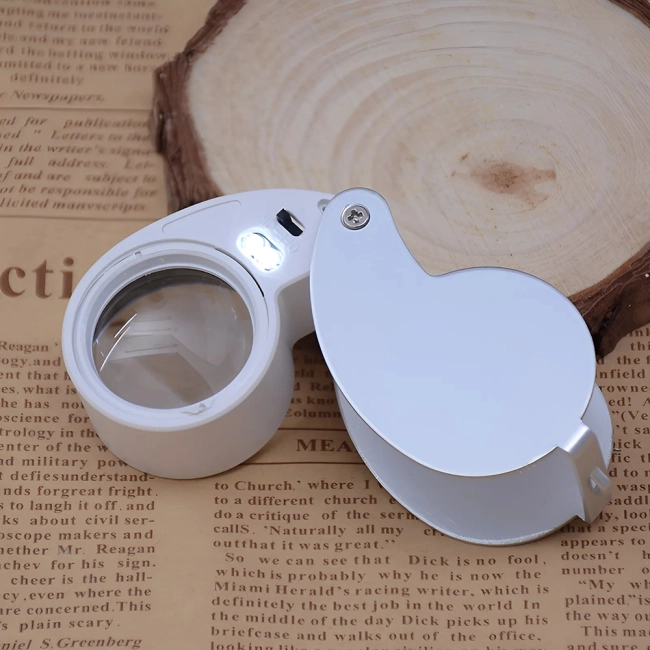 лупа з підсвічуванням для ювеліра,