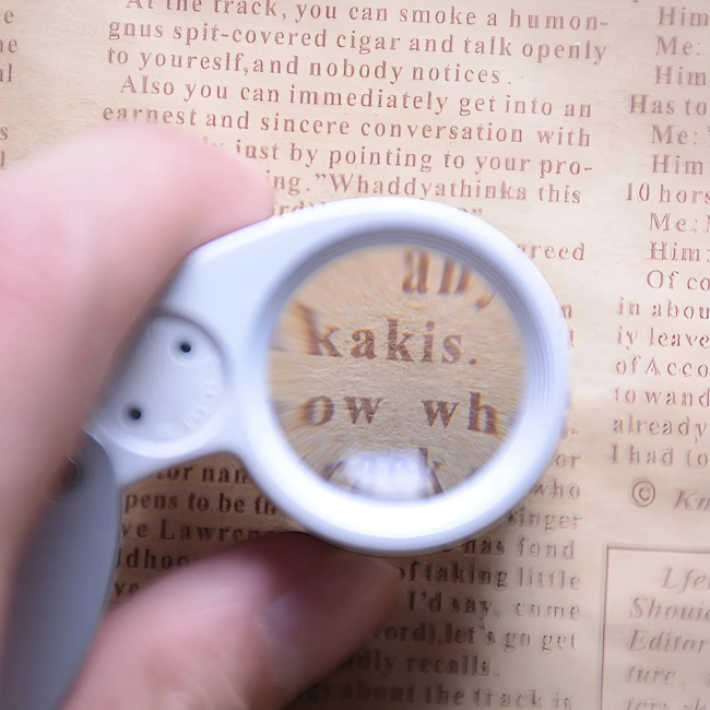 портативна лупа з підсвічуванням,