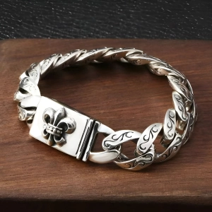 мужской браслет с узорами