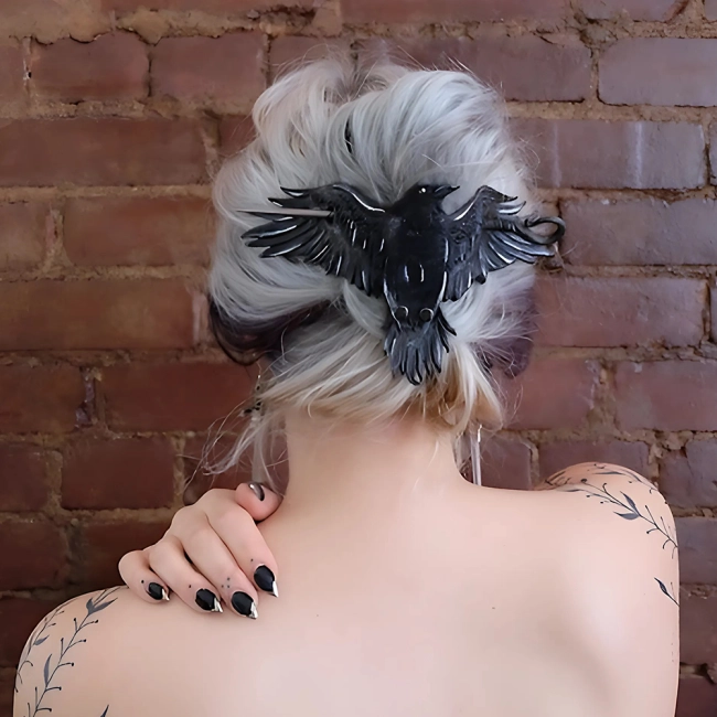 заколка с вороном