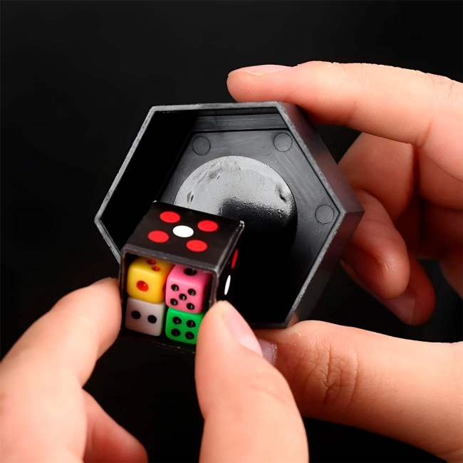 кубики у банці для фокусу