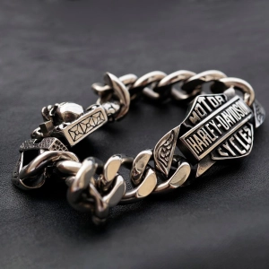 мужской браслет с черепом
