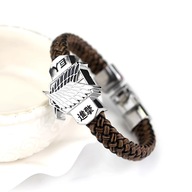 браслет с Атакой Титанов