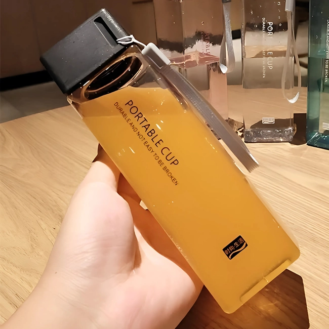 пляшка для води з ремінцем на руку