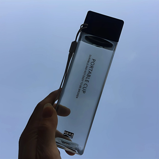 пляшка з ремінцем для кисті